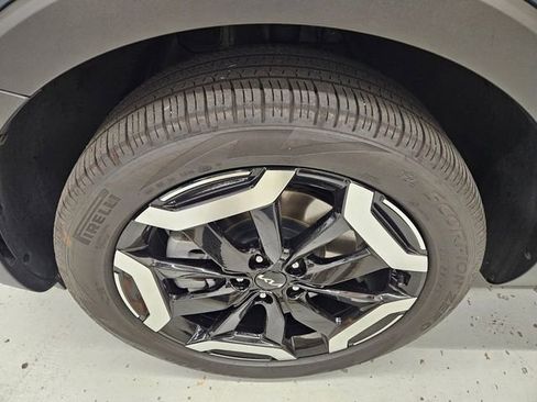 Used 2024 Kia Telluride EX w/ EX Captain's Chair Package image 10