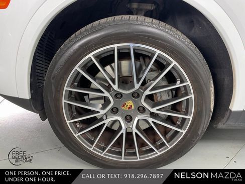 Used 2020 Porsche Cayenne S image 11