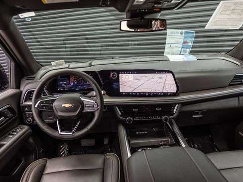Used 2025 Chevrolet Tahoe Premier AWD/4WD image 13