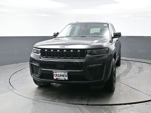 New 2026 Jeep Grand Cherokee Limited w/ Limited Altitude Package AWD/4WD image 4
