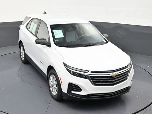 Used 2022 Chevrolet Equinox LS FWD image 19