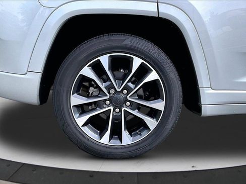 Certified 2022 Jeep Grand Cherokee Overland w/ Luxury Tech Group IV AWD/4WD image 37