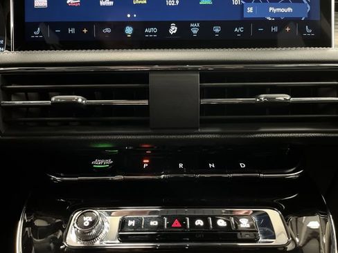 Used 2024 Lincoln Corsair AWD image 19