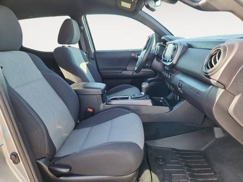 Used 2022 Toyota Tacoma SR image 15