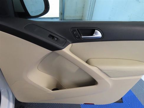 Used 2017 Volkswagen Tiguan S FWD image 34