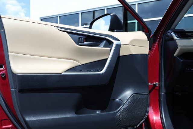 Used 2019 Toyota RAV4 LE FWD image 22