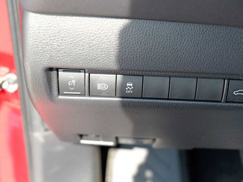 Used 2023 Toyota Venza Nightshade image 19