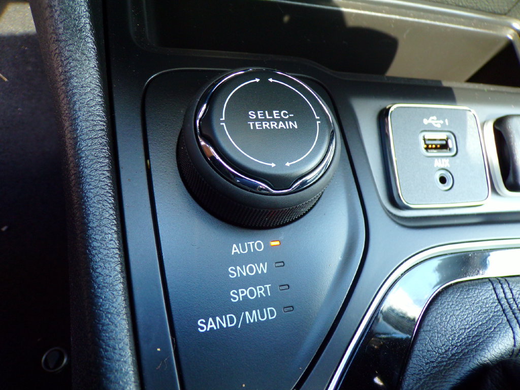 Used 2021 Jeep Cherokee Limited AWD/4WD image 19