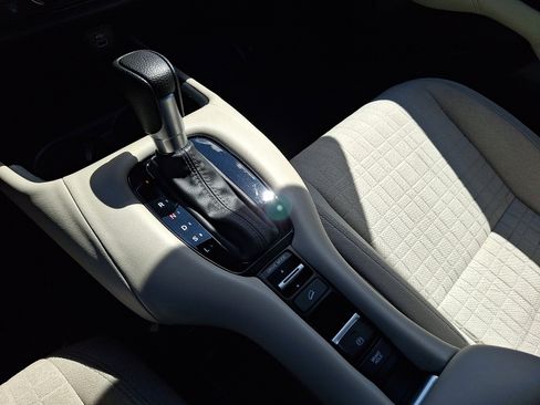 Used 2025 Honda HR-V LX image 18