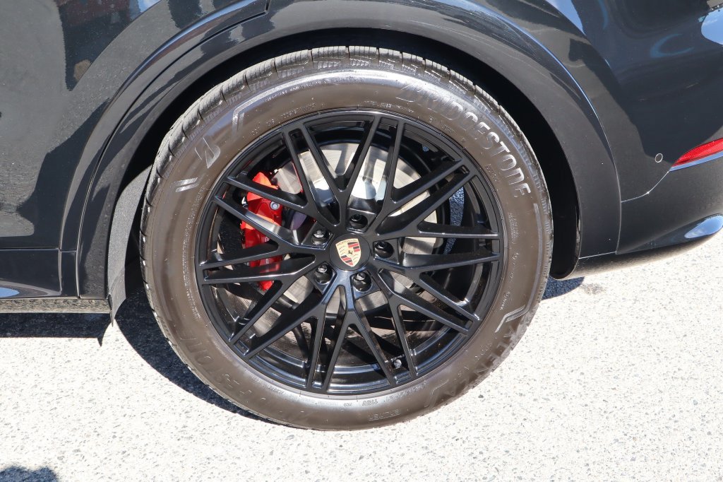 Used 2026 Porsche Cayenne GTS AWD/4WD image 13