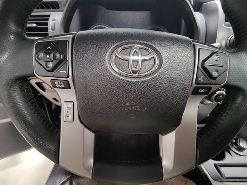 Used 2018 Toyota 4Runner Limited AWD/4WD image 31