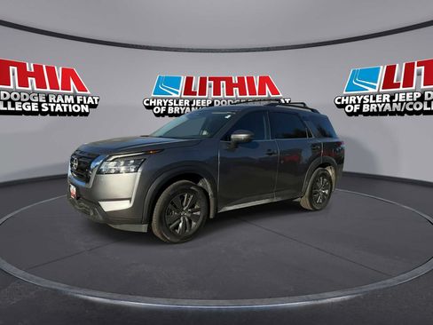 Used 2022 Nissan Pathfinder SV FWD image 4