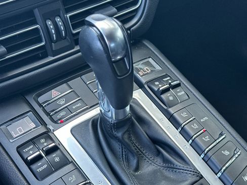 Certified 2021 Porsche Macan image 22