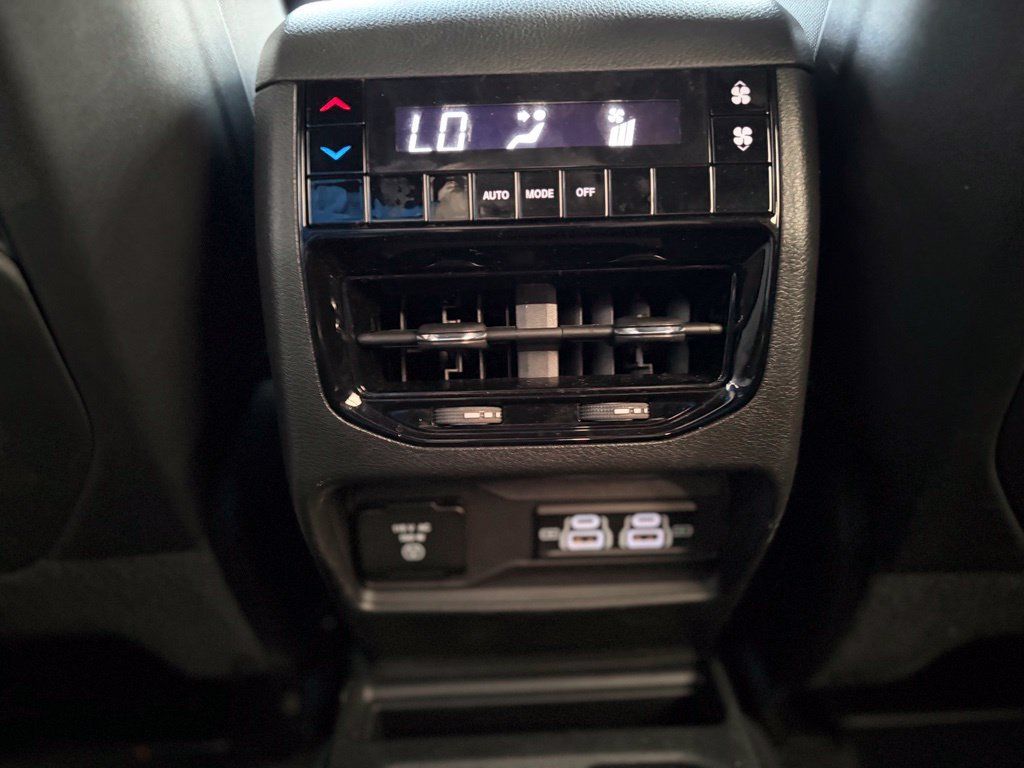 Used 2023 Jeep Grand Cherokee L Laredo AWD/4WD image 18