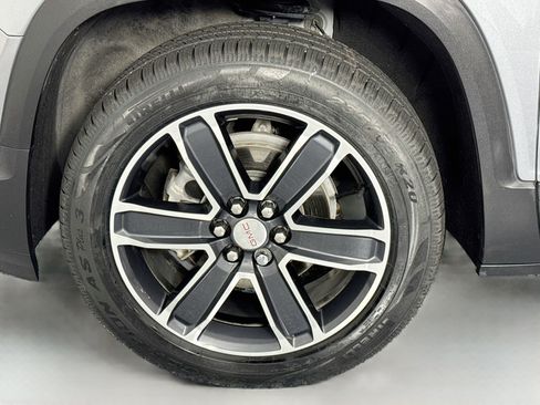 Used 2022 GMC Acadia SLT w/ Technology Package AWD/4WD image 34