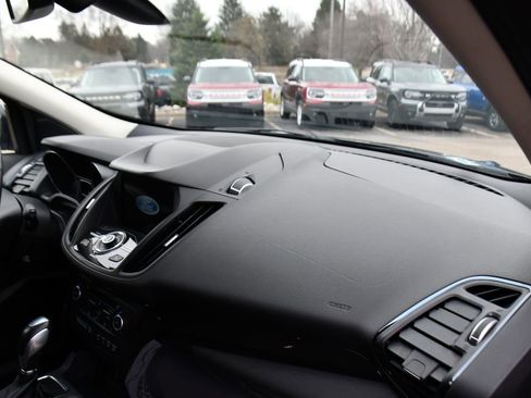 Used 2019 Ford Escape Titanium image 15