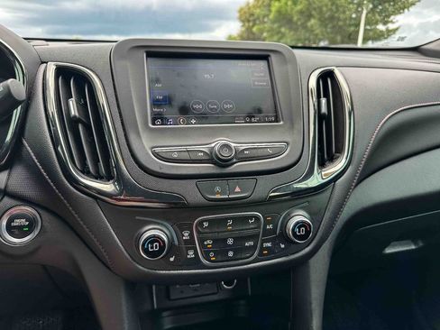Used 2023 Chevrolet Equinox RS FWD image 30