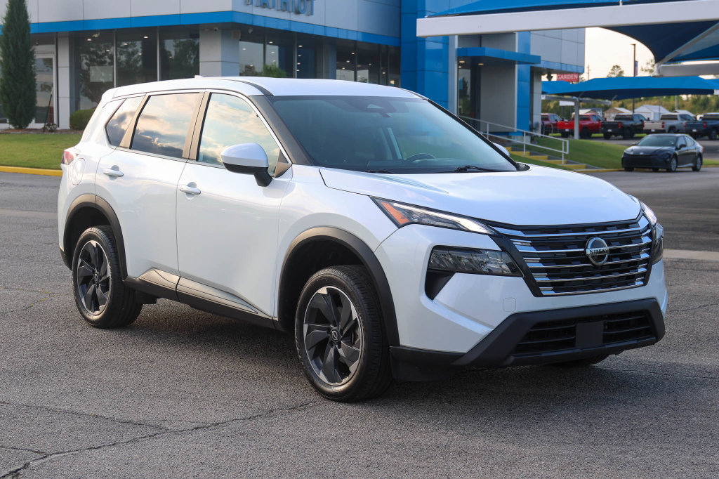 Used 2025 Nissan Rogue SV FWD image 1