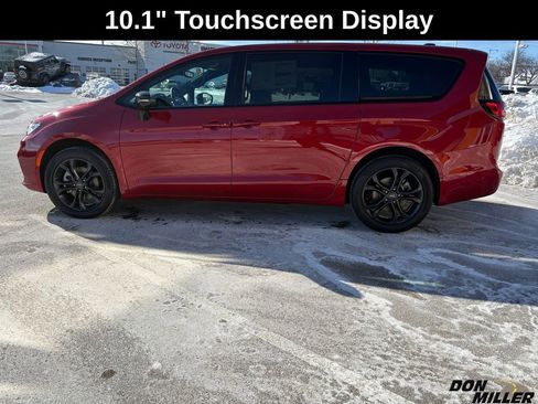 New 2026 Chrysler Pacifica Select image 9