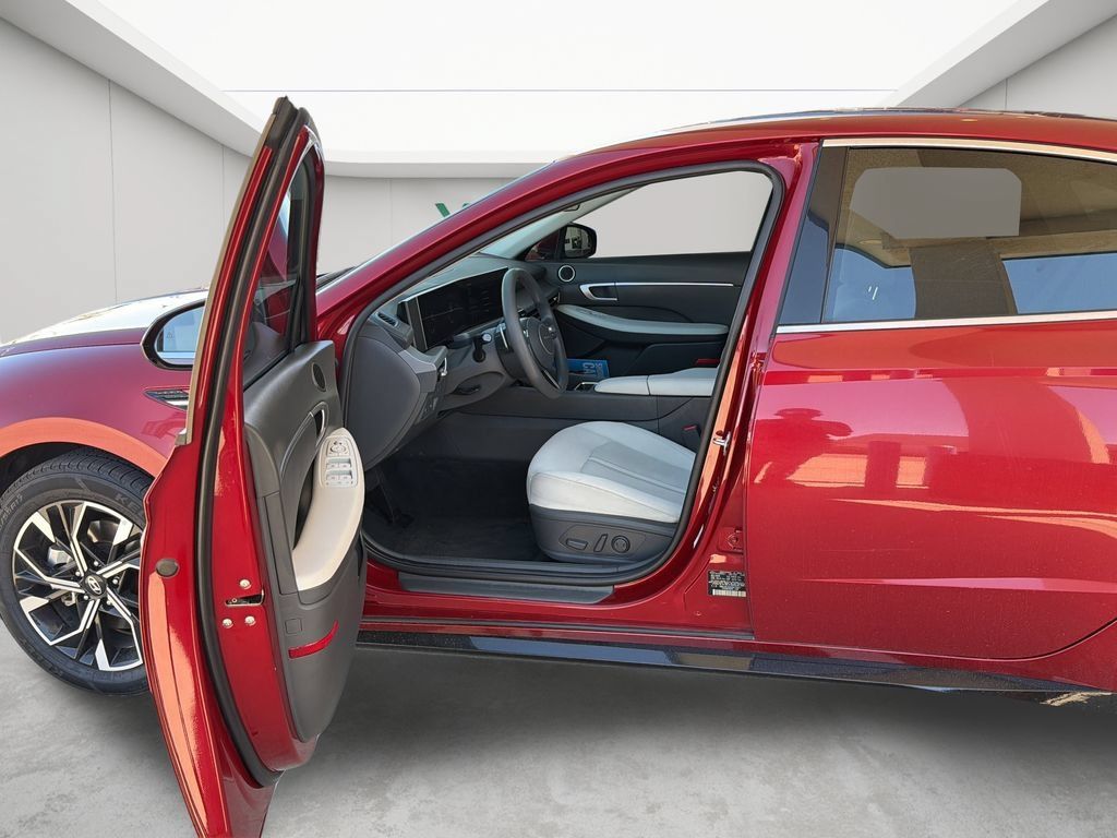 Used 2025 Hyundai Sonata SEL FWD image 35