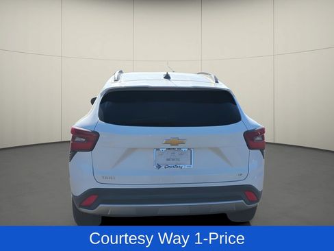 Used 2024 Chevrolet Trax LT w/ Driver Confidence Package FWD image 8