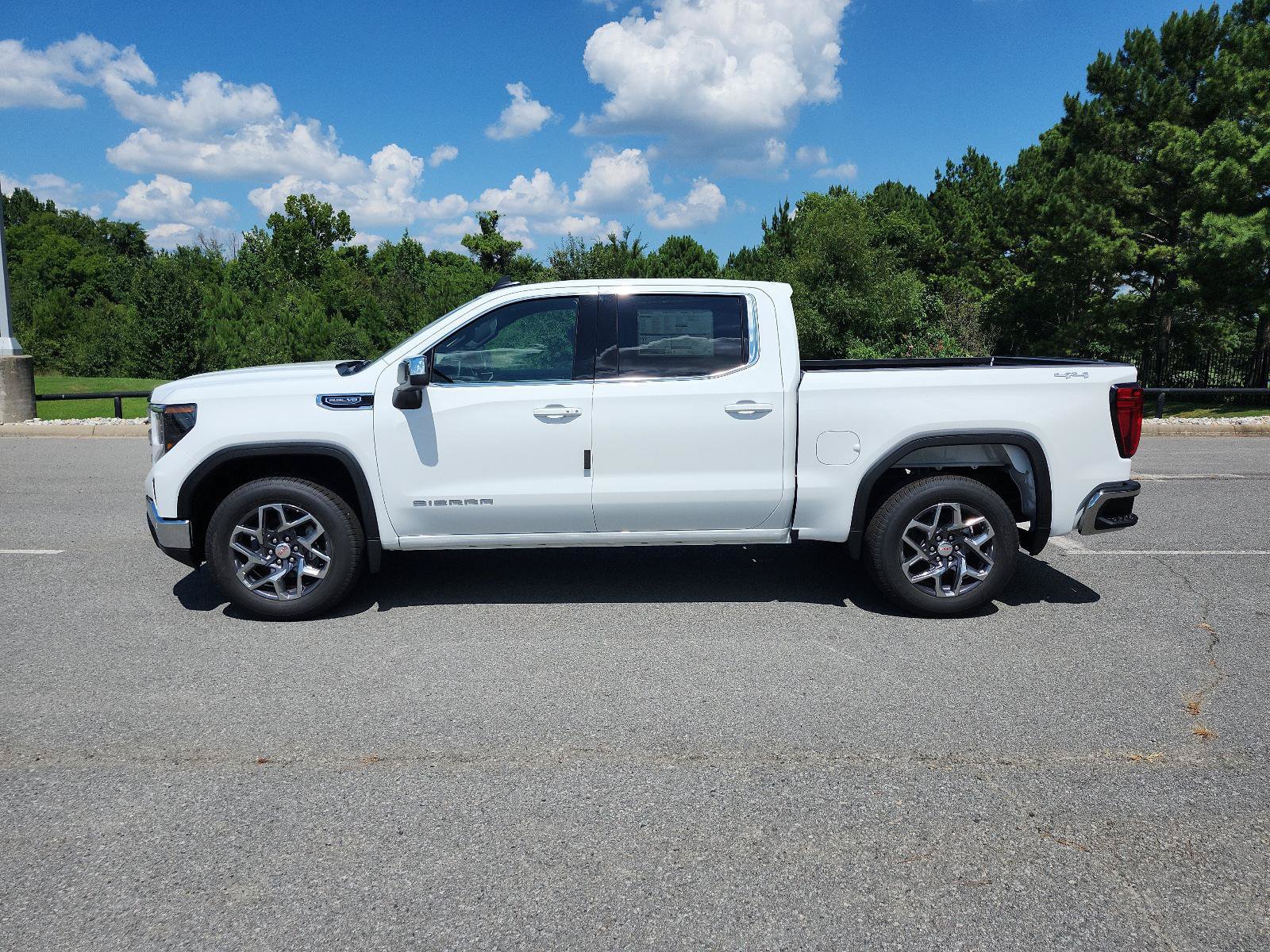 New 2026 GMC Sierra 1500 SLE AWD/4WD image 2