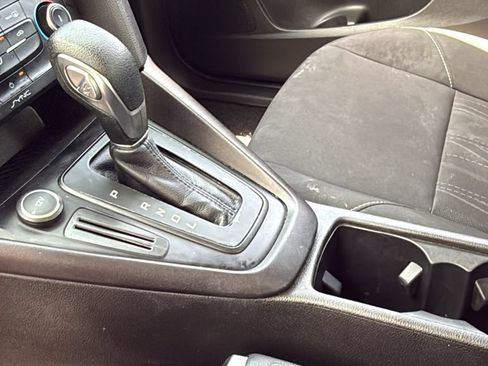 Used 2017 Ford Focus SE FWD image 35