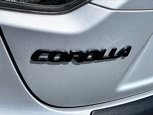 Used 2025 Toyota Corolla LE w/ LE Premium Package FWD image 30