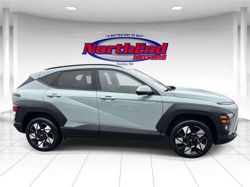 Used 2024 Hyundai Kona SEL image 2