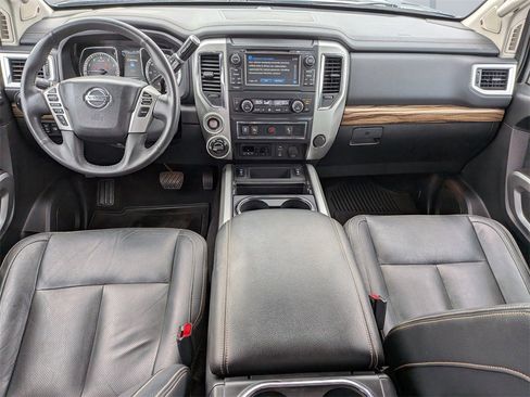 Used 2018 Nissan Titan SL w/ Chrome Package image 15