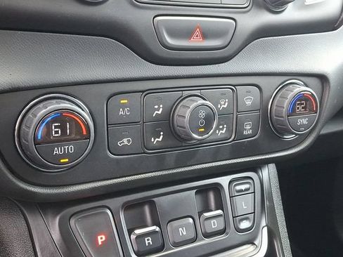 Certified 2020 GMC Terrain SLT w/ Preferred Package FWD image 16