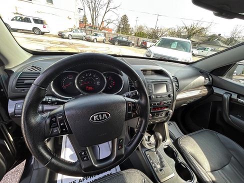 Used 2012 Kia Sorento EX w/ EX V6 Premium Pkg image 4