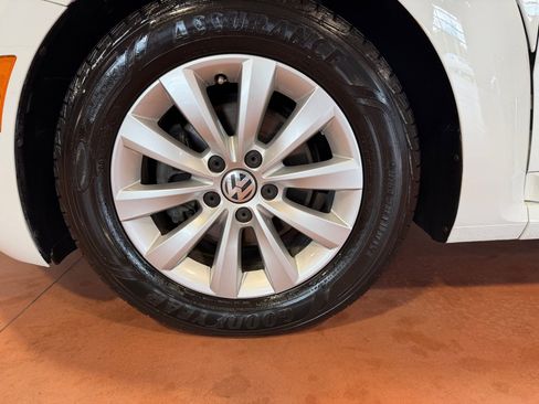 Used 2019 Volkswagen Beetle 2.0T S FWD image 15
