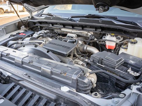 Used 2024 Chevrolet Silverado 2500 LT image 36