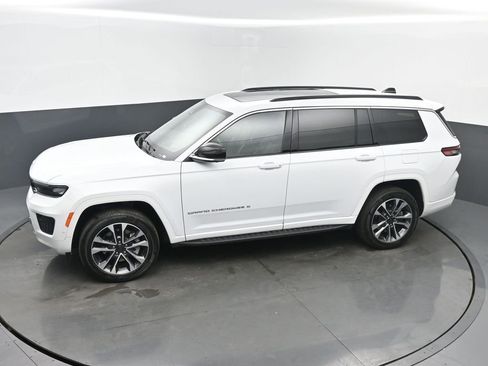 Used 2024 Jeep Grand Cherokee L Overland w/ Advanced Protech Group III AWD/4WD image 39