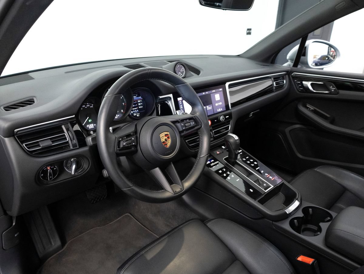 Certified 2024 Porsche Macan AWD/4WD image 4