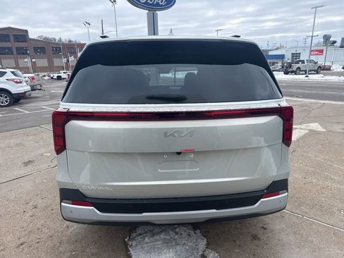 New 2026 Kia Carnival EX image 6