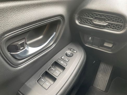 Certified 2023 Honda HR-V LX image 13