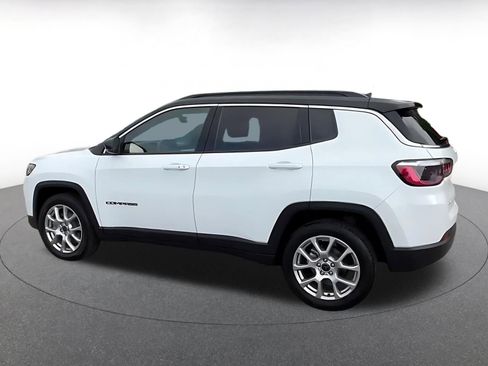 Used 2025 Jeep Compass Limited AWD/4WD image 10