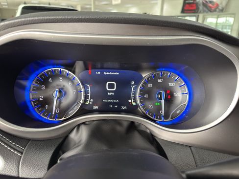 New 2027 Chrysler Pacifica Select FWD image 16