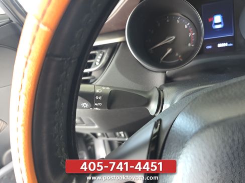 Used 2019 Toyota C-HR Limited FWD image 16