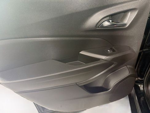 Used 2025 Chevrolet Trax RS w/ Driver Confidence Package FWD image 25