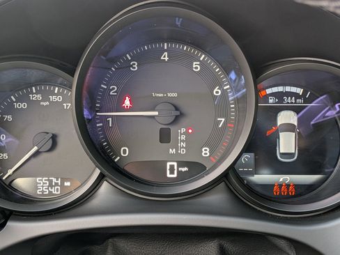 Certified 2025 Porsche Macan image 17