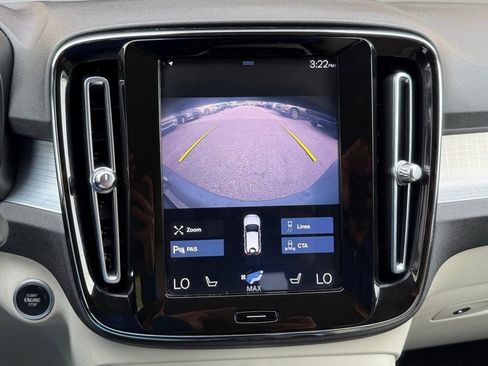 Used 2021 Volvo XC40 T5 Momentum w/ Premium Package image 38