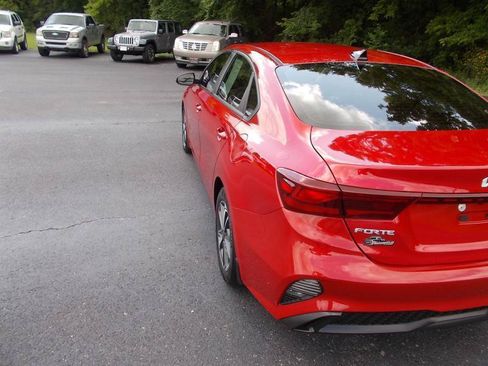 Used 2023 Kia Forte LXS w/ LXS Technology Package FWD image 4