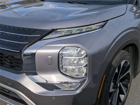 Used 2022 Mitsubishi Outlander SE image 9