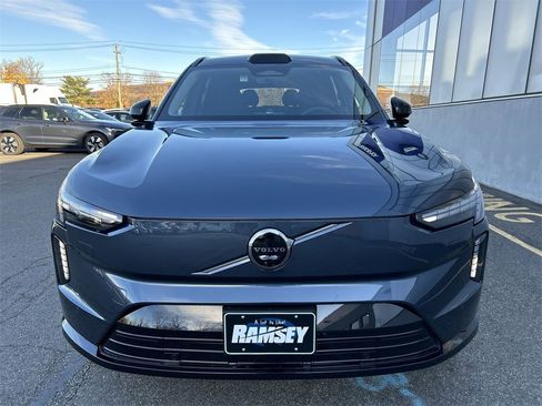 New 2025 Volvo EX90 Ultra image 3