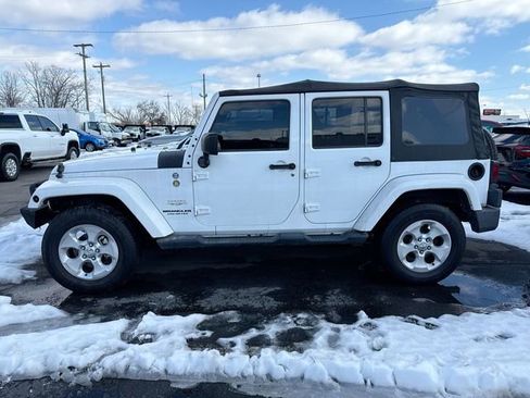 Used 2014 Jeep Wrangler Unlimited Sahara image 2