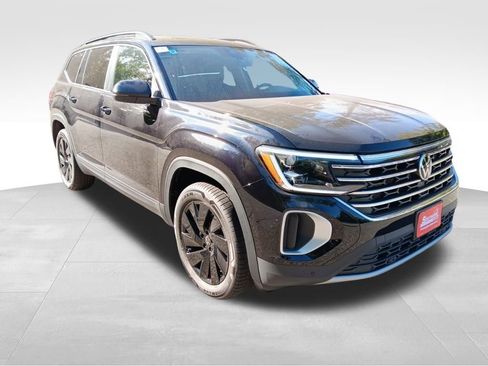 Used 2025 Volkswagen Atlas SE w/ Panoramic Sunroof Package image 9