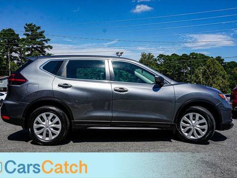 Used 2018 Nissan Rogue S image 2